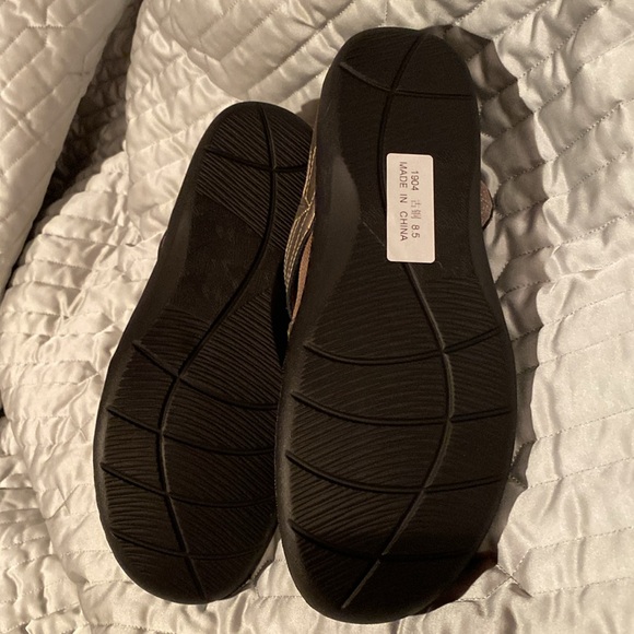 Oviaric wide Mary Jane style walking shoes - Picture 3 of 4